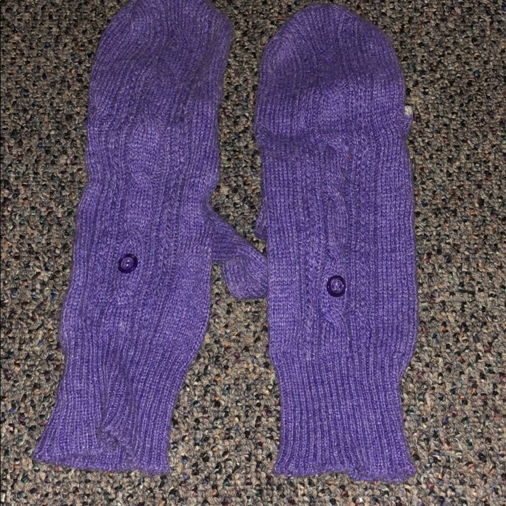 American eagle gloves💜